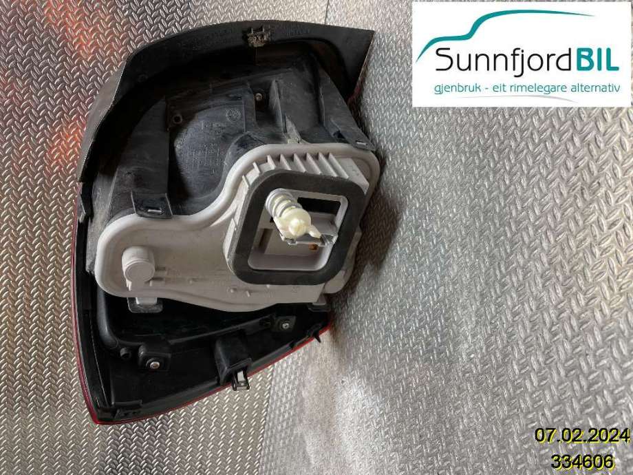 Baklykt høyre til VW Polo 2009-2014 (Type V, Fase 1)  (VOLKSWAGEN|6R0 945 096 AH|6R0945096AH|)