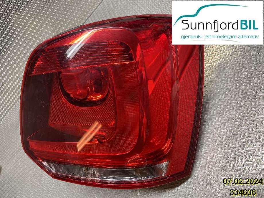 Baklykt høyre til VW Polo 2009-2014 (Type V, Fase 1)  (VOLKSWAGEN|6R0 945 096 AH|6R0945096AH|)