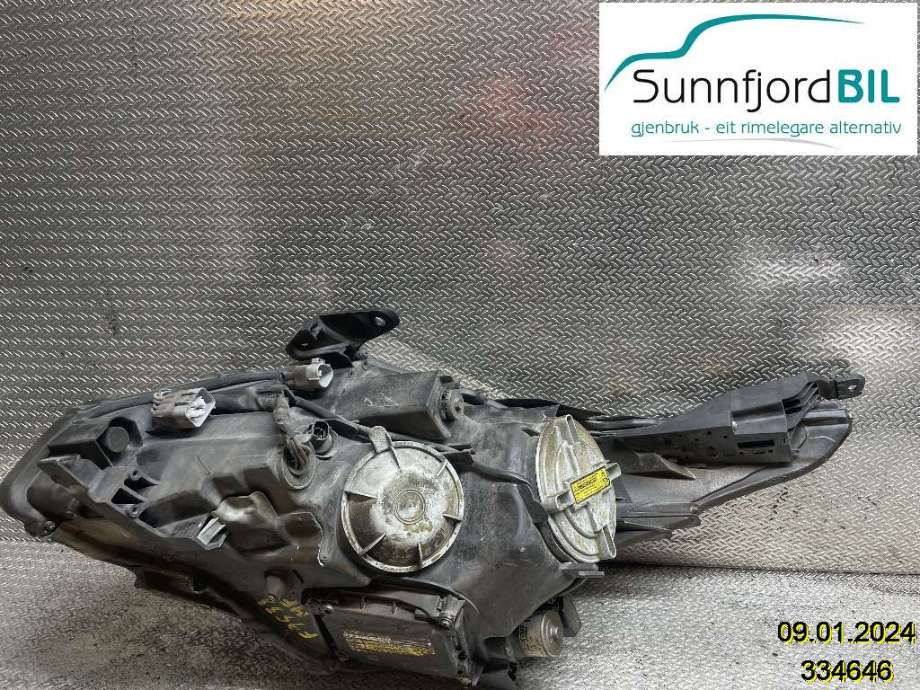 Frontlykt høyre xenon til Toyota Avensis 2009-2015 (Type III, Fase 1)  (TOYOTA|8114005330|)