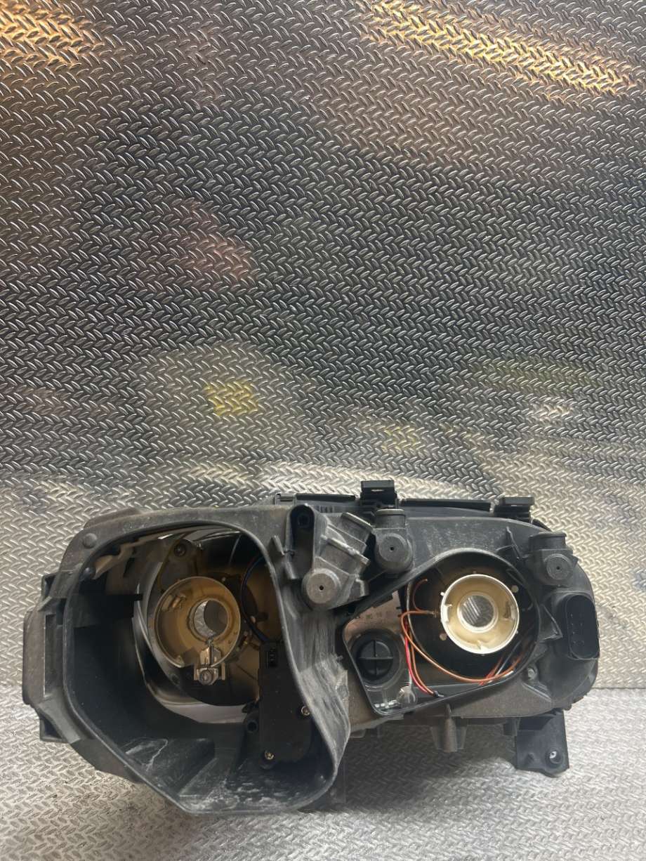 Frontlykt venstre halogen til VW Touran 2003-2006 (Type I, Fase 1)  (VOLKSWAGEN|1T0941005R|0301205201|1T0941005F)