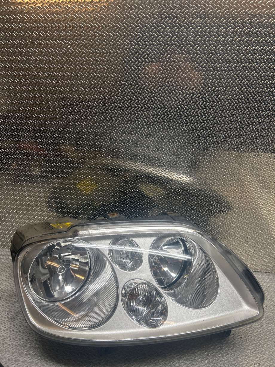Frontlykt høyre halogen til VW Touran 2003-2006 (Type I, Fase 1)  (VOLKSWAGEN|1T0941006R|0301205202|1T0941006F)