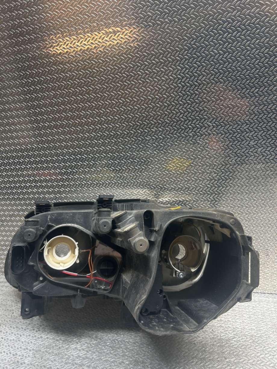 Frontlykt høyre halogen til VW Touran 2003-2006 (Type I, Fase 1)  (VOLKSWAGEN|1T0941006R|0301205202|1T0941006F)