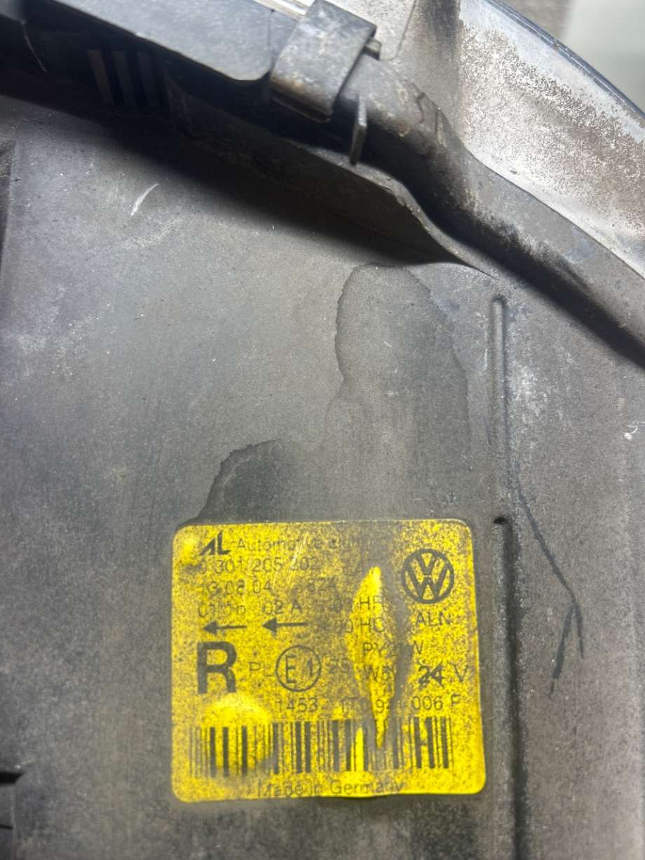 Frontlykt høyre halogen til VW Touran 2003-2006 (Type I, Fase 1)  (VOLKSWAGEN|1T0941006R|0301205202|1T0941006F)