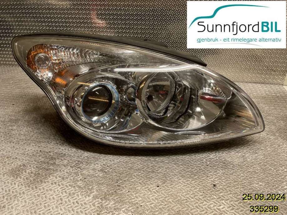 Frontlykt høyre halogen til Hyundai i30 2007-2012 (Type I) (HYUNDAI|921042L120|)