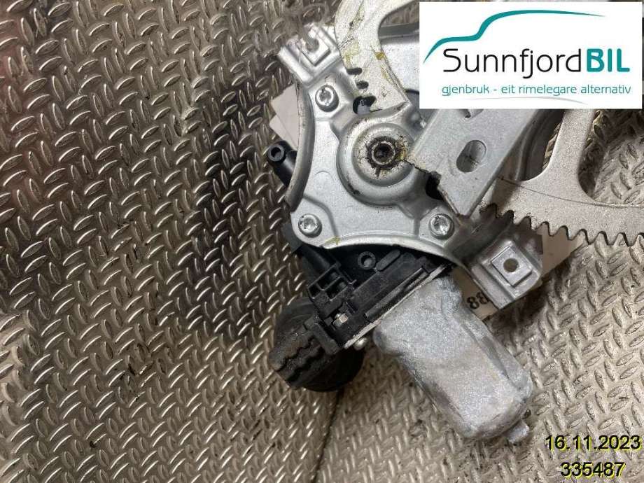 Ruteheis høyre til Toyota Yaris 2012-2014 (Type III, Fase 1)  (857100D100|AV2621002331|973582101)