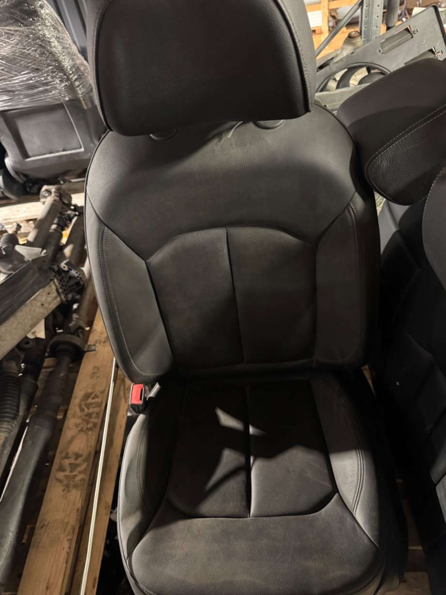 Sete foran venstre til Audi A3, 2012-2016 (Type III, Fase 1) (AUDI|5Q4881045C)