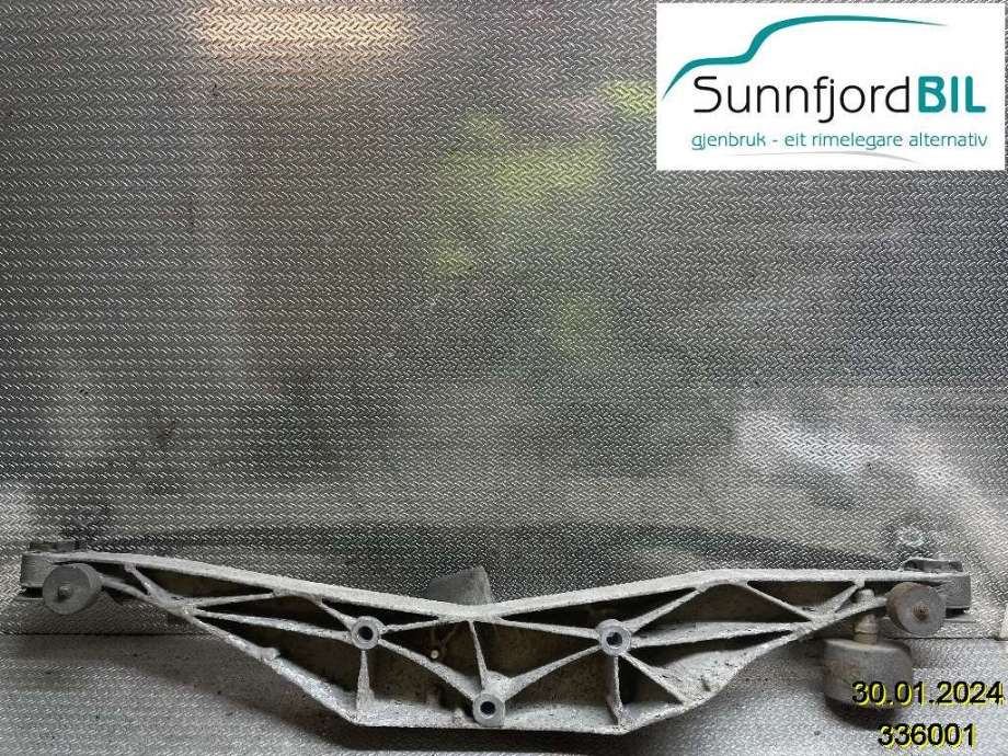 Travers bak til BMW 2-Serie 2014-2021 (F22/F23) (F22/F23) (BMW|33366858474|)
