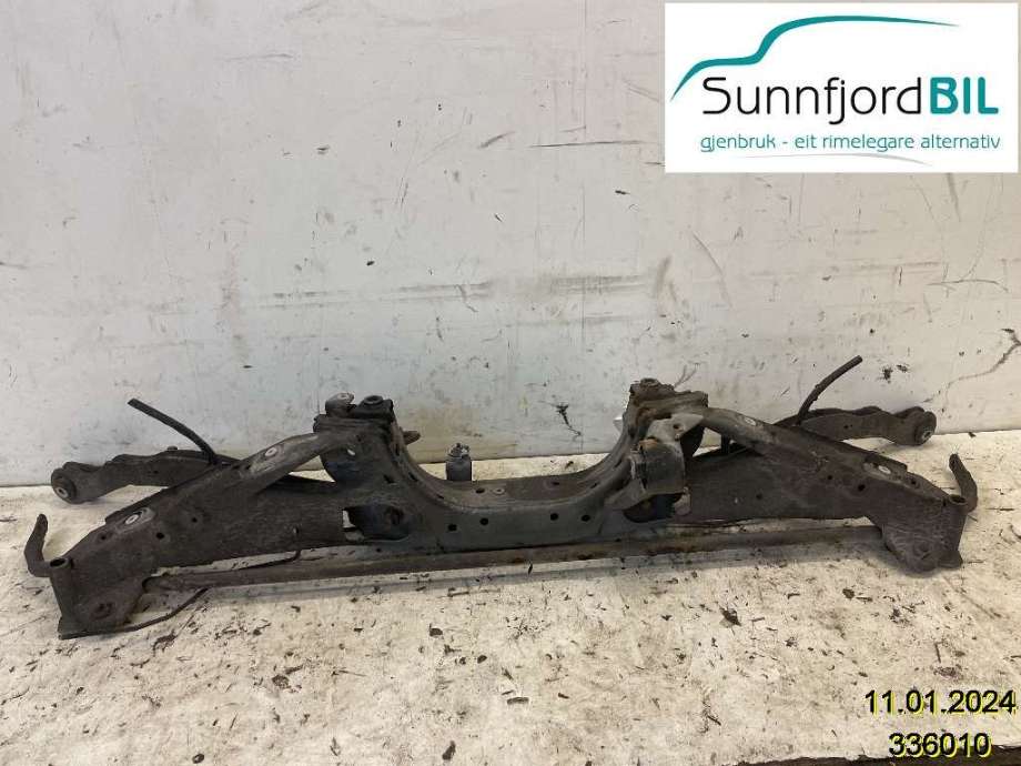 Travers bak til BMW 2-Serie, 2014-2021 (F22/F23) (F22/F23) (BMW|33 31 6 862 558)