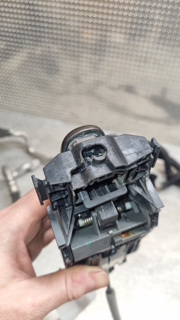 Dørhåndtak utv høyre til VW Tiguan 2011-2016 (Type I, Fase 2) (VOLKSWAGEN|5N0 839 885 H|5N0839885H|5N0837205M)