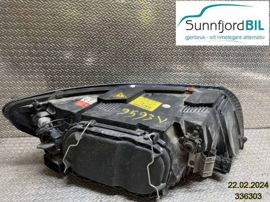 Frontlykt venstre xenon til Volvo V50 2004-2007 (Fase 1)  (VOLVO|31335242|30678916)