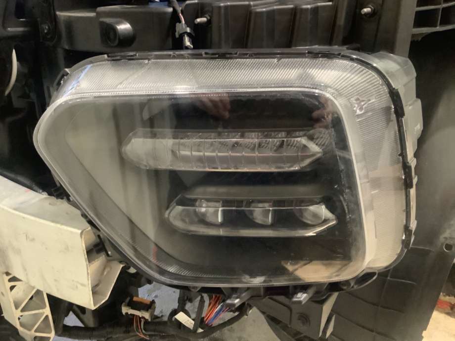 Frontlykt venstre halogen til Kia e-Soul, 2019-->> (Type III)  (KIA|92101J2020)