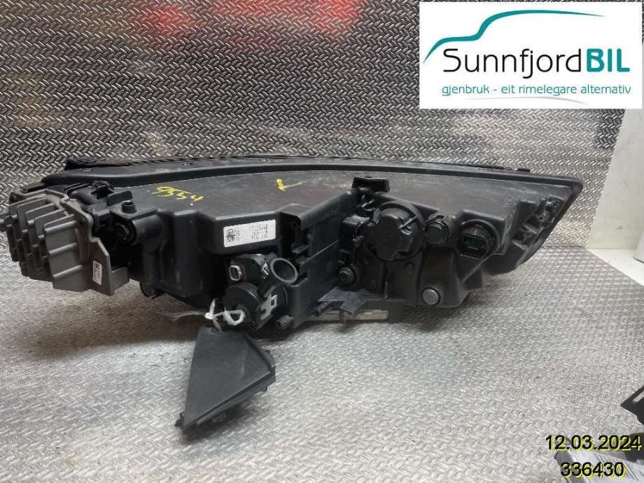 Frontlykt venstre halogen til Kia e-Soul 2019-->> (Type III)  (KIA|92101J2020|)