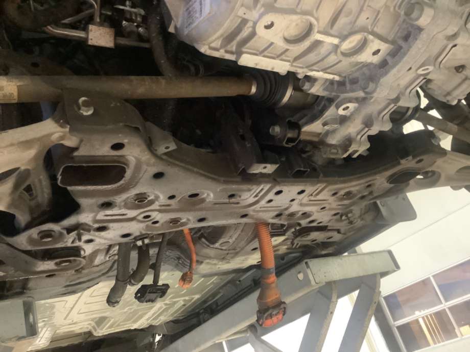Travers foran hoved til Kia e-Soul, 2019-->> (Type III)  (KIA|62405J2000)