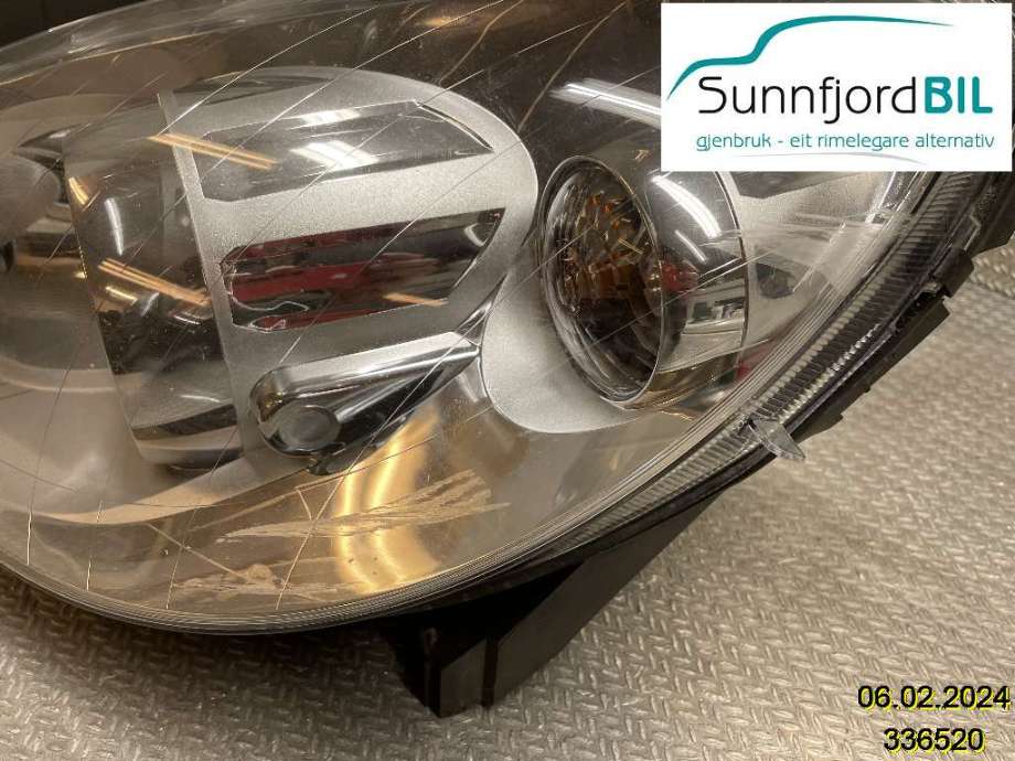 Frontlykt venstre xenon til Mercedes B-Klasse 2008-2011 (Fase 2) (W245) (W245) (MERCEDES|A1698207761|A1698208361|A 169 820 83 61)