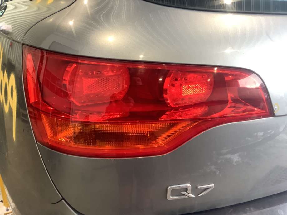 Baklykt venstre til Audi Q7, 2006-2010 (Type I, Fase 1)  (AUDI|4L0 945 093)