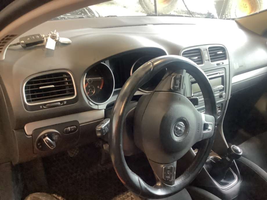 Dashbord til VW Golf VI, 2008-2012  (VOLKSWAGEN|)