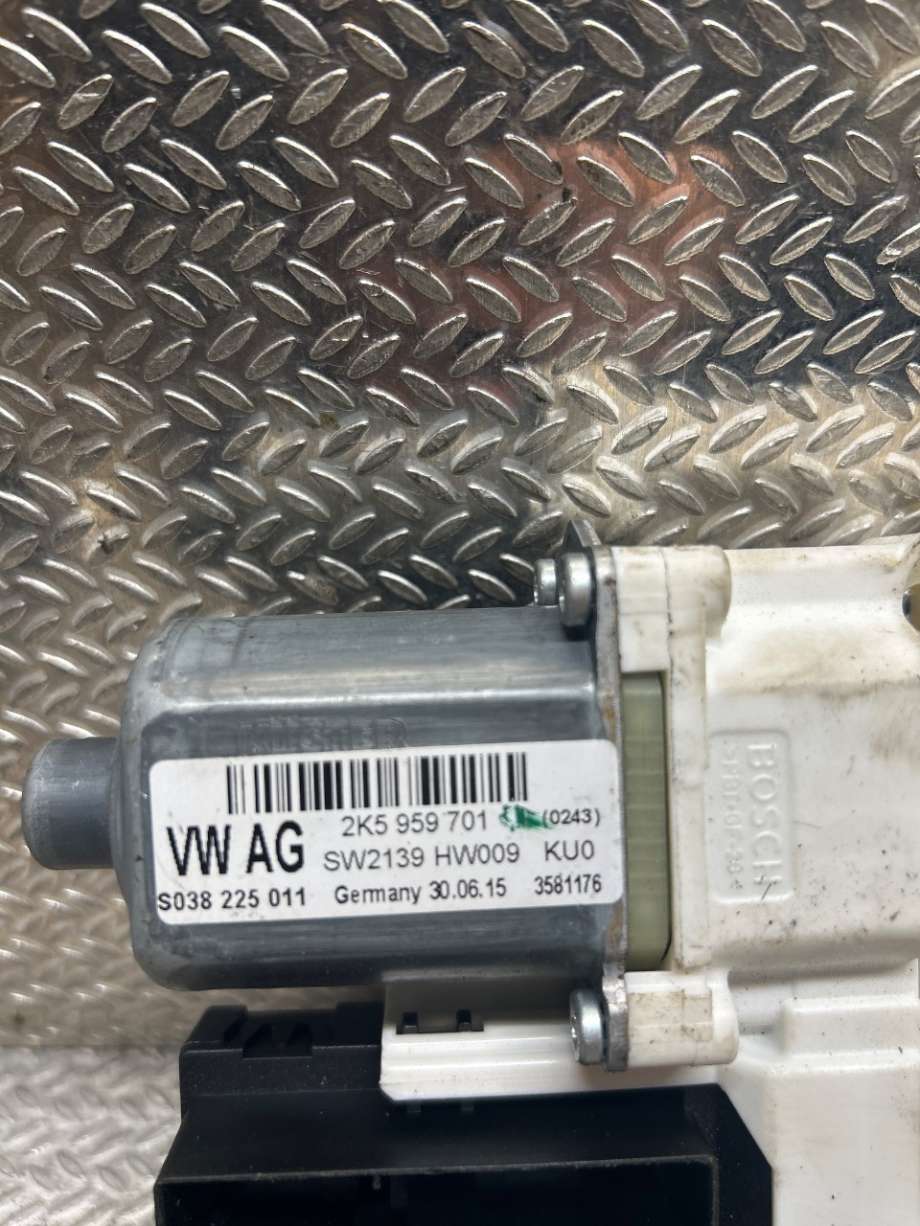 Ruteheis venstre til VW Caddy 2015-2020 (Type III, Fase 3)  (VOLKSWAGEN|2K5959701A|2K5 959 701 A|)