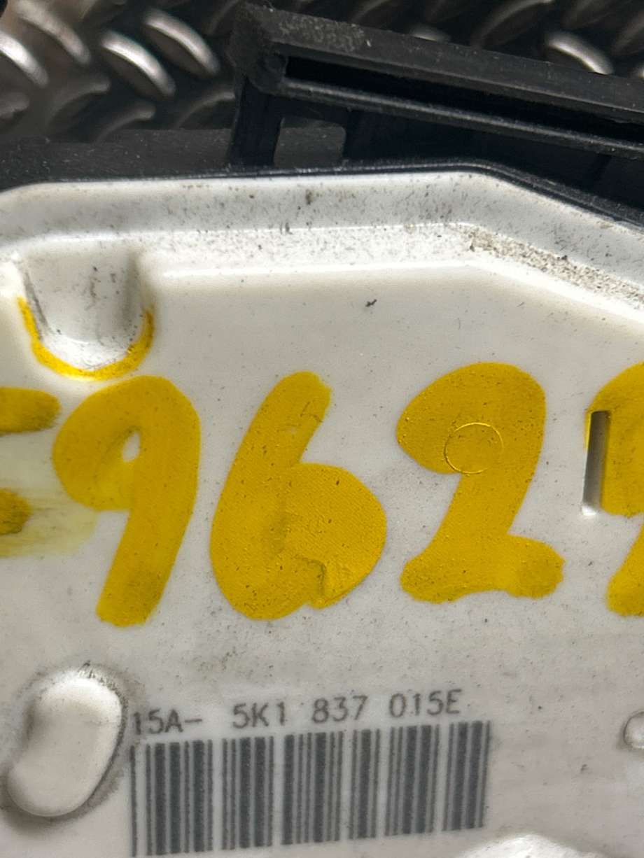 Låsekasse venstre til VW Caddy 2015-2020 (Type III, Fase 3)  (VOLKSWAGEN|5K1837015J|5K1837015E|5K1 837 015 E)