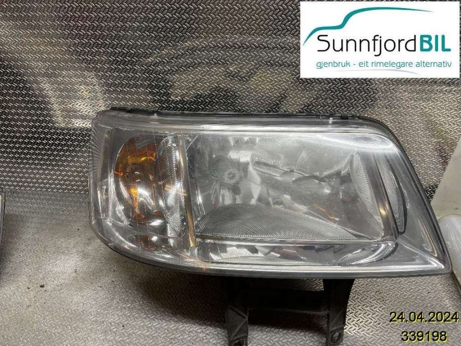 Frontlykt høyre halogen til VW Transporter / Caravelle, 2003-2009 (Fase 1) (T5) (T5) (VOLKSWAGEN|7H1 941 018 N)