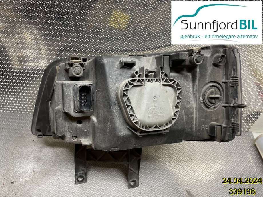Frontlykt høyre halogen til VW Transporter / Caravelle 2003-2009 (Fase 1) (T5) (T5) (VOLKSWAGEN|7H1 941 018 N|)