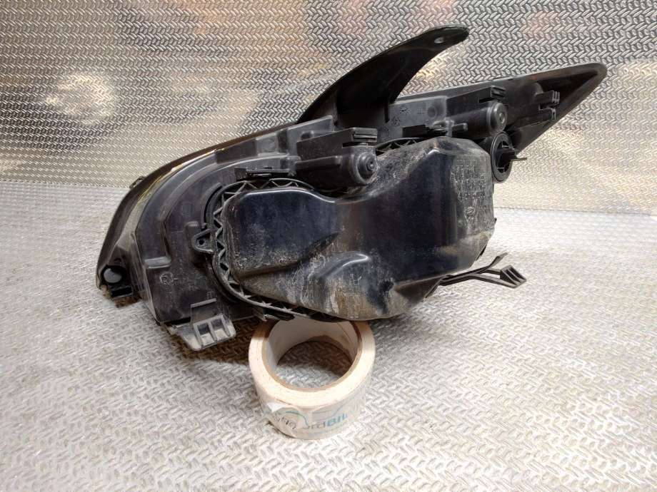 Frontlykt høyre halogen til Ford Focus 2004-2007 (Type II, Fase 1)  (FORD|4M51-13099-JD|1480985|)