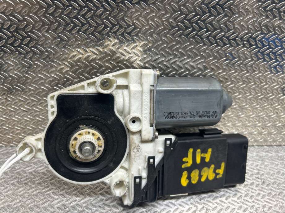 Ruteheis høyre til VW Beetle, 1998-2010 (Type I)  (VOLKSWAGEN|1J2959801D)