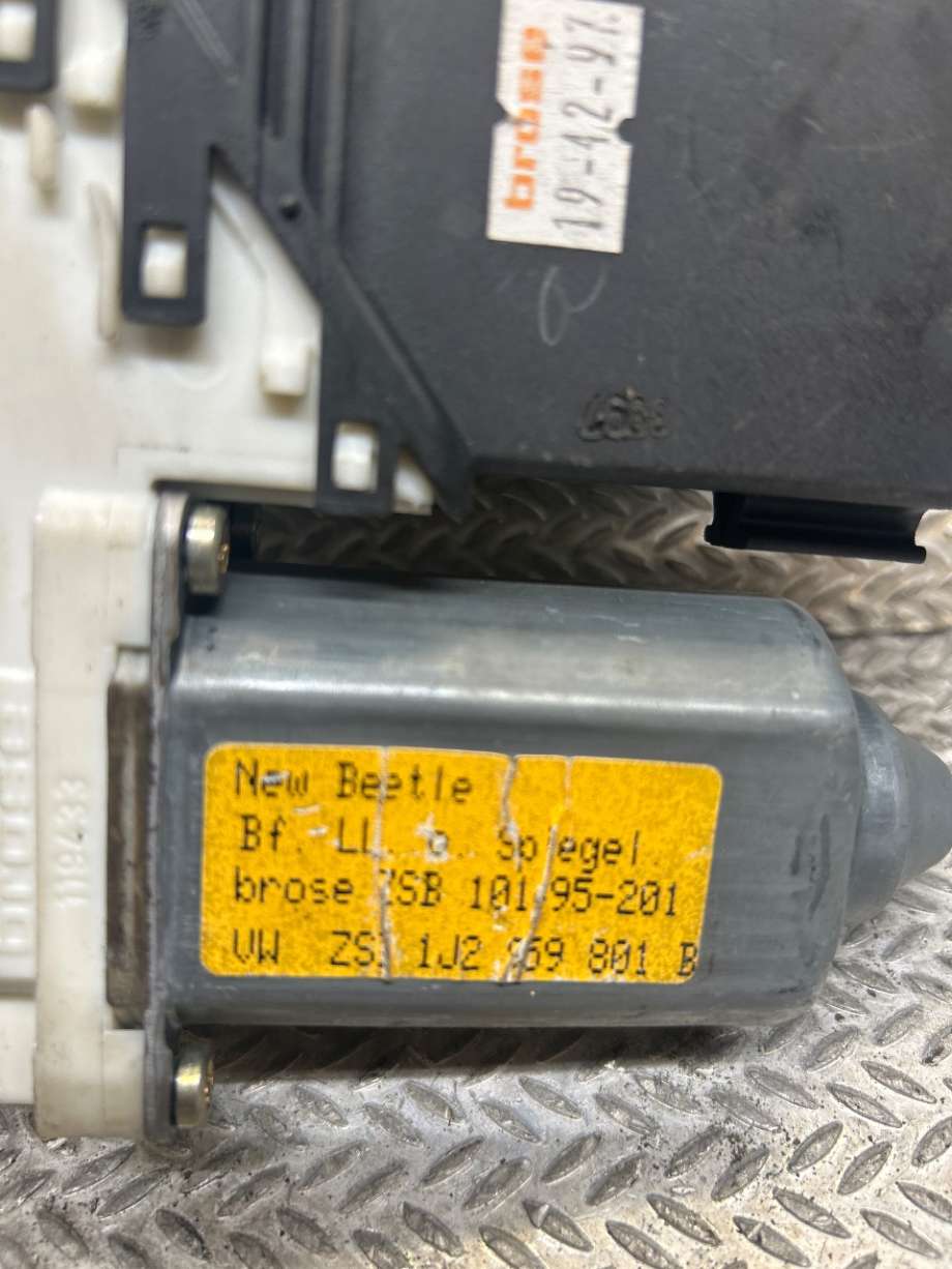 Ruteheis høyre til VW Beetle 1998-2010 (Type I)  (VOLKSWAGEN|1J2959801D|1J2 959 801 D)