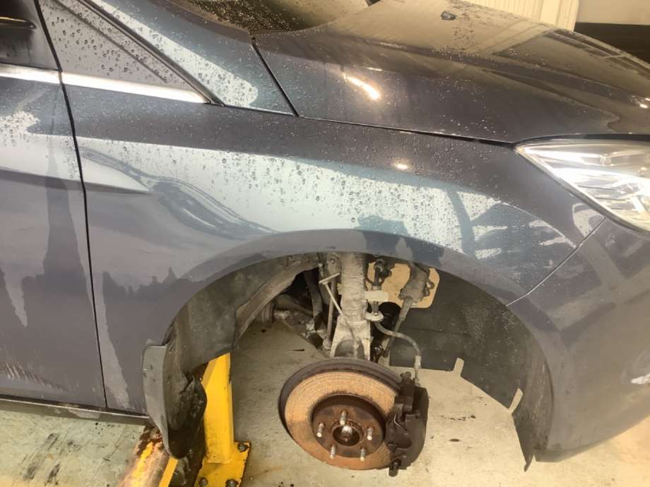 Skjerm høyre foran til Ford Focus, 2011-2014 (Type III, Fase 1)  (FORD|2171302)