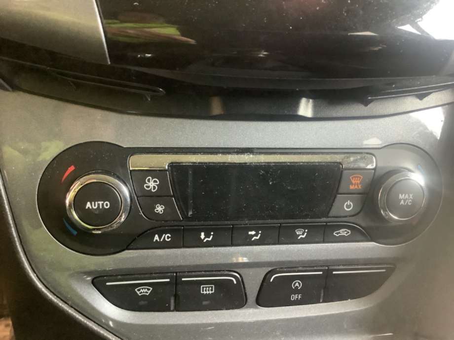 Dashbord til Ford Focus, 2011-2014 (Type III, Fase 1)  (FORD|)