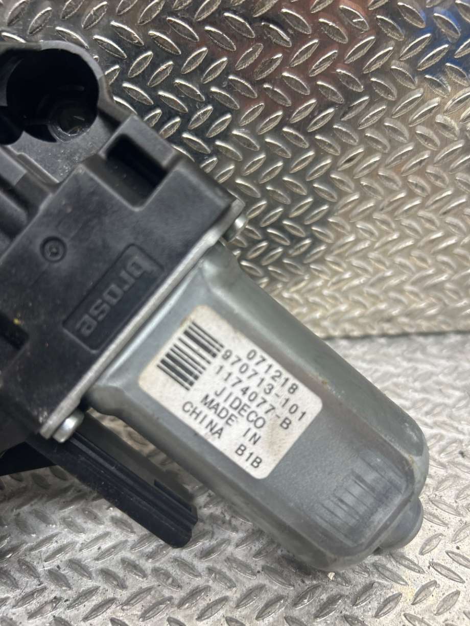 Ruteheis venstre til Volvo V70 2007-2013 (Type III, Fase 1)  (VOLVO|30699645|970713101|)