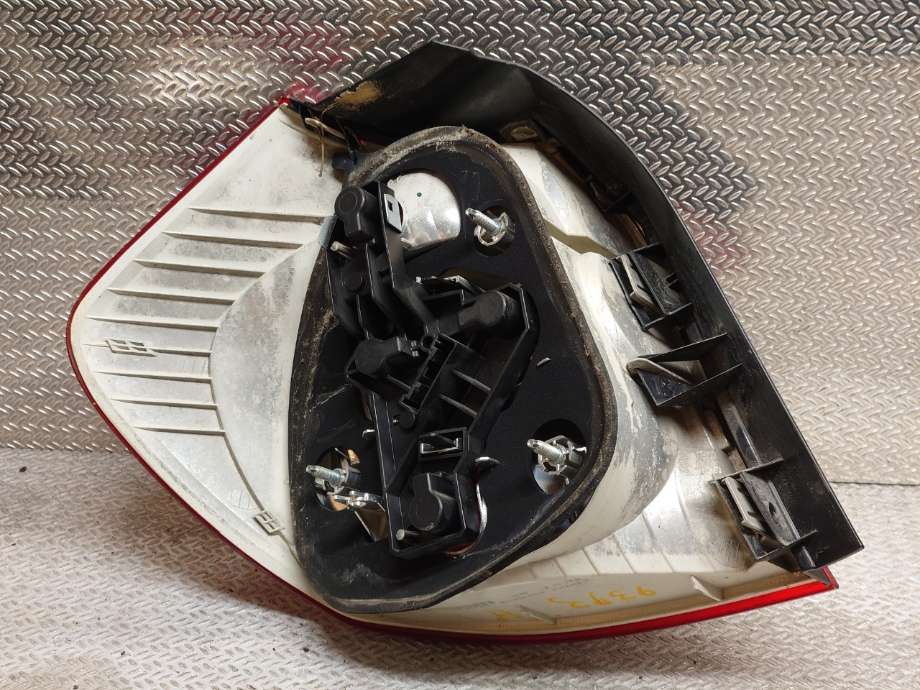 Baklykt høyre til BMW 1-Serie 2004-2011 (E81/E82/E87/E88) (E81/E82/E87/E88) (BMW|63216924502|63 21 6 924 502|)