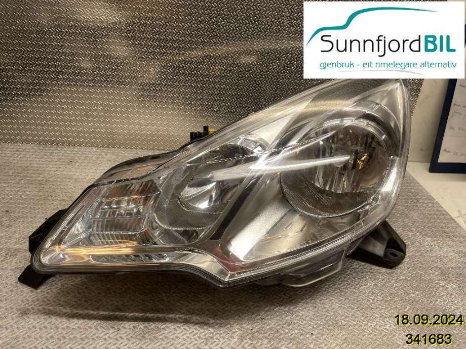 Frontlykt venstre halogen til Citroën C3 2010-2016 (Type II)  (CITROEN|16 069 316 80|)