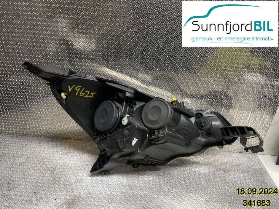 Frontlykt venstre halogen til Citroën C3 2010-2016 (Type II)  (CITROEN|16 069 316 80|)