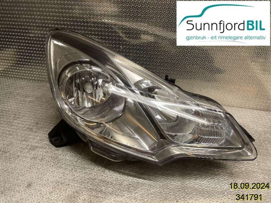 Frontlykt høyre halogen til Citroën C3 2010-2016 (Type II)  (CITROEN|16 069 314 80|)