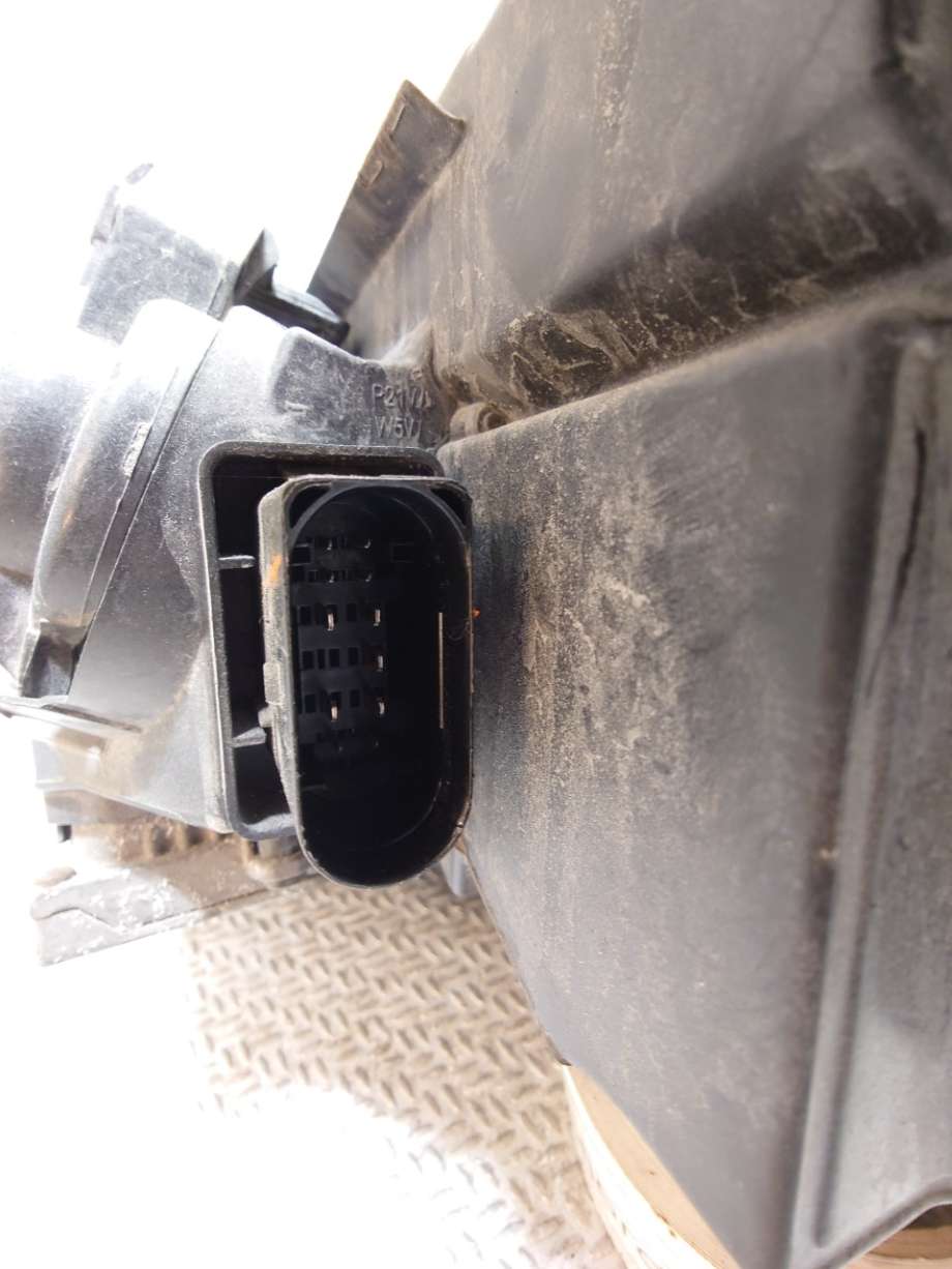Frontlykt høyre xenon til Audi A4 2004-2008 (Type III) (B7) (B7) (AUDI|8E0 941 030 BM|8E0941030BM|.)