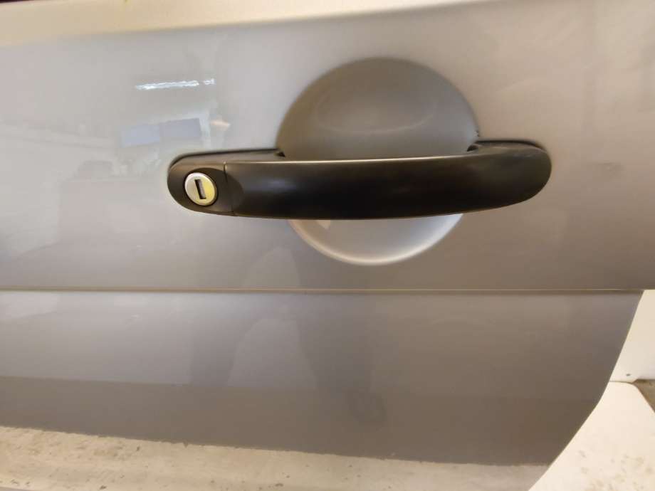 Dørhåndtak utv høyre til VW Transporter / Caravelle, 2015-2019 (T6) (T6) (VOLKSWAGEN|7E0 843 703 B  3FZ)