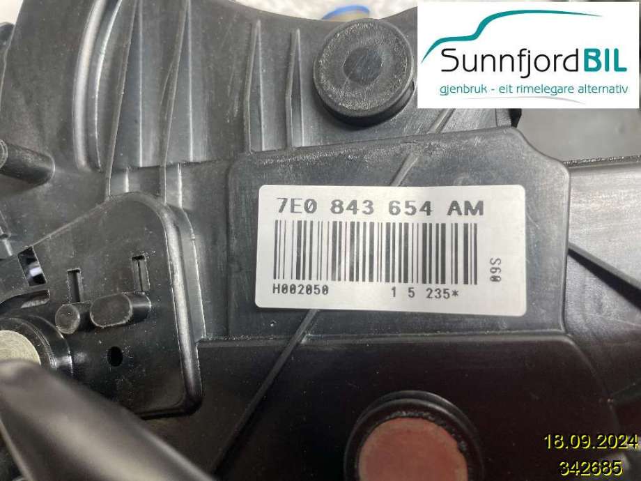 Låsekasse høyre til VW Transporter / Caravelle 2015-2019 (T6) (T6) (VOLKSWAGEN|7E0 843 604 E|7E0843604E|)