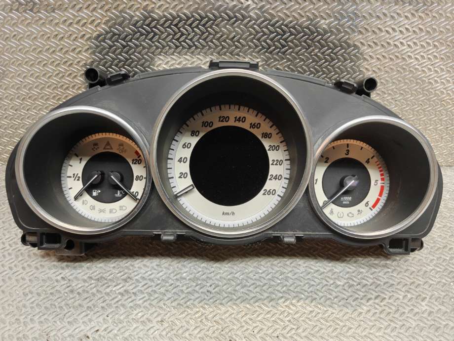 Instrumentpanel til Mercedes E-Klasse 2013-2016 (Fase 2) (W212) (W212) (MERCEDES|A 212 900 71 29|A 212 900 77 18|A 212 900 77 18 ZGS)