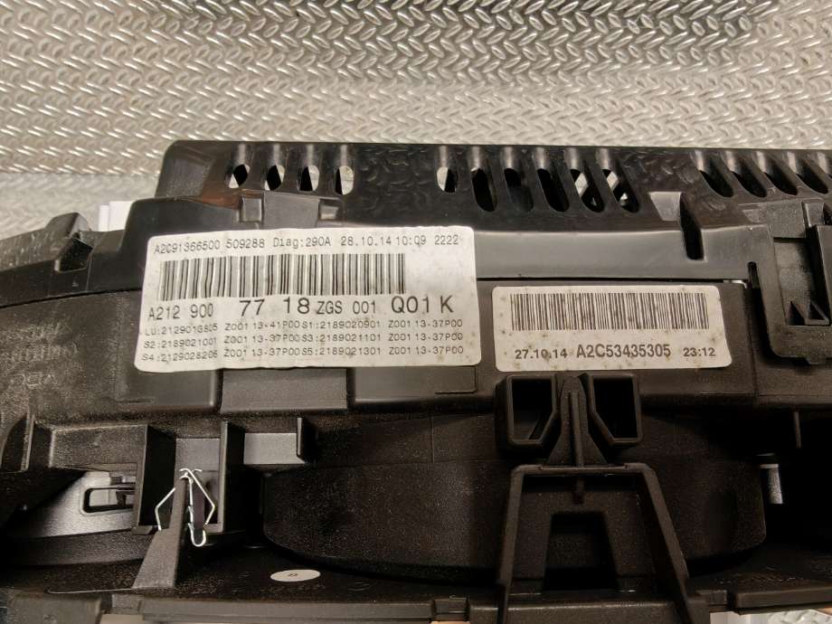 Instrumentpanel til Mercedes E-Klasse 2013-2016 (Fase 2) (W212) (W212) (MERCEDES|A 212 900 71 29|A 212 900 77 18|A 212 900 77 18 ZGS)