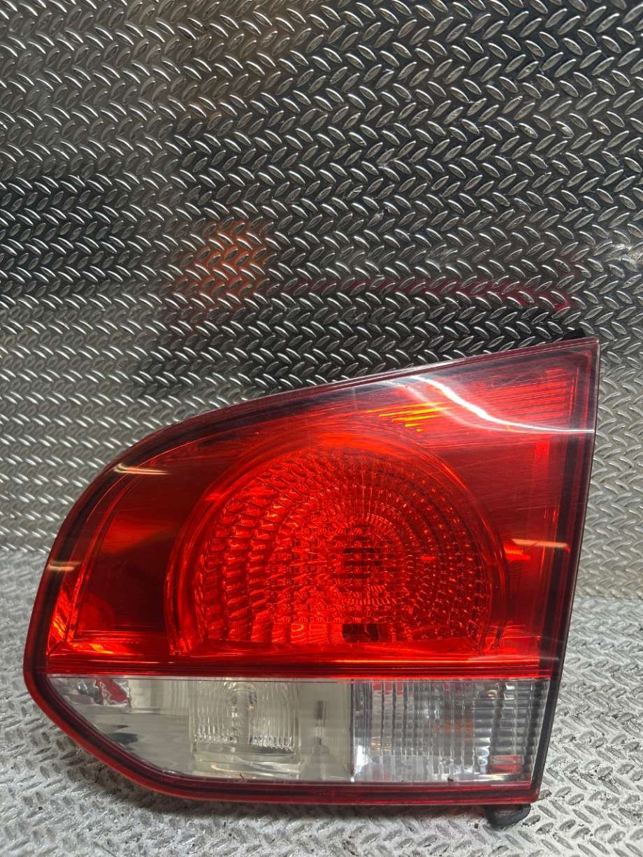 Baklykt høyre indre til VW Golf VI 2008-2012  (VOLKSWAGEN|5K0945094G|89090940)
