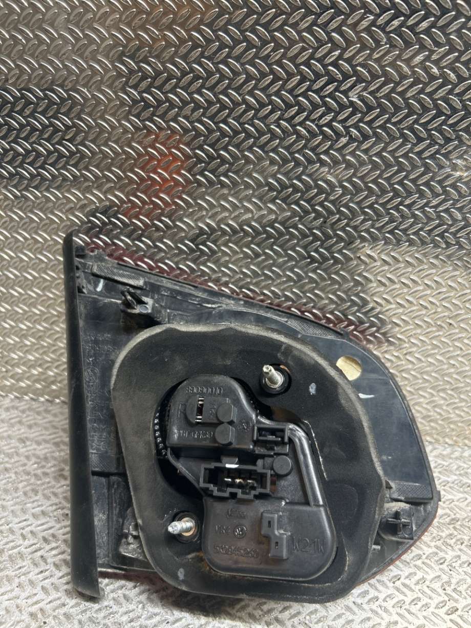 Baklykt høyre indre til VW Golf VI 2008-2012  (VOLKSWAGEN|5K0945094G|89090940)