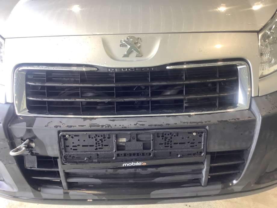 Grill til Peugeot Expert, 2007-2016 (Type II)  (PEUGEOT|16 082 305 80)