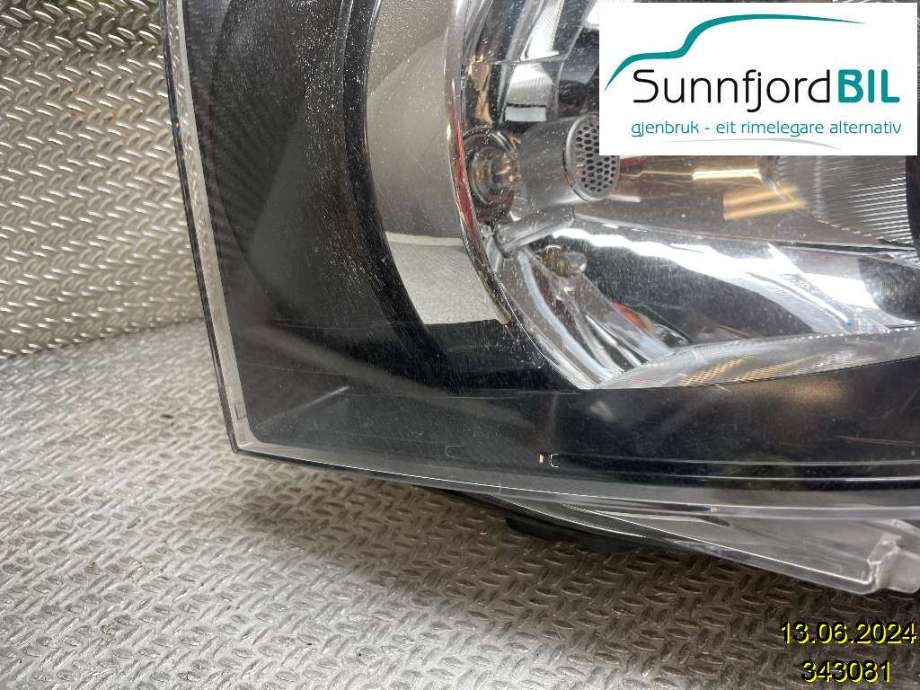 Frontlykt høyre halogen til VW Transporter / Caravelle 2009-2015 (Fase 2) (T5) (T5) (VOLKSWAGEN|7E1 941 016 R|7E1 941 016 T|7E1941016H)