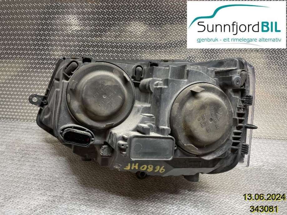 Frontlykt høyre halogen til VW Transporter / Caravelle 2009-2015 (Fase 2) (T5) (T5) (VOLKSWAGEN|7E1 941 016 R|7E1 941 016 T|7E1941016H)