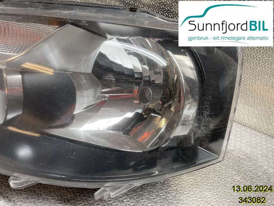 Frontlykt venstre halogen til VW Transporter / Caravelle 2009-2015 (Fase 2) (T5) (T5) (VOLKSWAGEN|7E1 941 015 T|7E1 941 015 R|7E1 941 015 H)