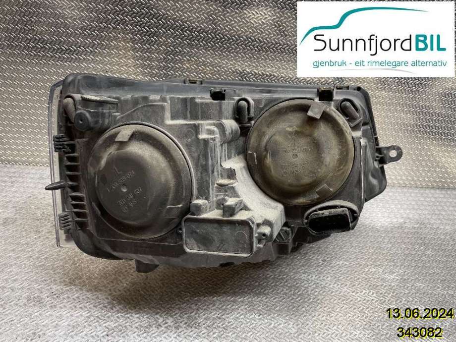 Frontlykt venstre halogen til VW Transporter / Caravelle 2009-2015 (Fase 2) (T5) (T5) (VOLKSWAGEN|7E1 941 015 T|7E1 941 015 R|7E1 941 015 H)