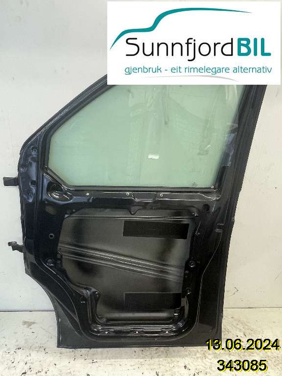 Dør høyre foran til VW Transporter / Caravelle 2009-2015 (Fase 2) (T5) (T5) (VOLKSWAGEN|7LA 831 056|7LA831056B|)