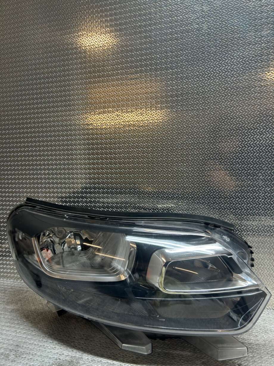Frontlykt høyre halogen til Citroën Jumpy 2016-->> (Type III)  (CITROEN|9808567680|)