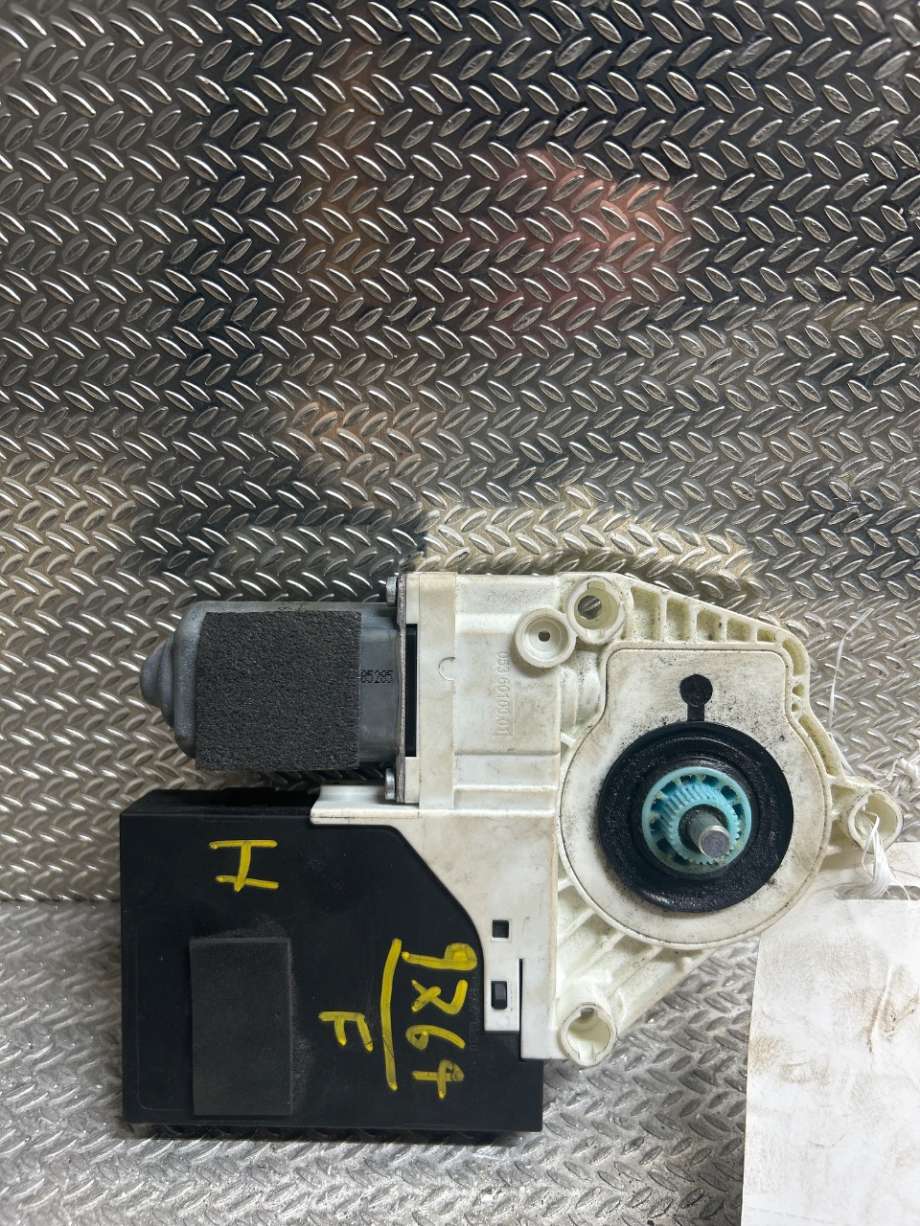 Ruteheis høyre til Volvo C70, 2006-2010 (Type II, Fase 1)  (VOLVO|31253068)