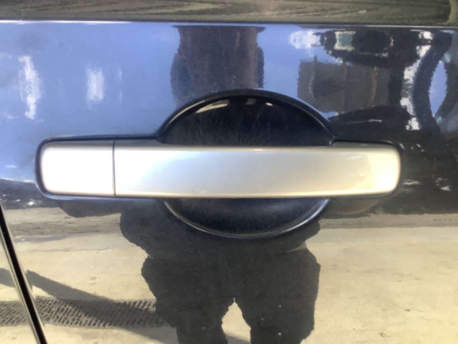 Dørhåndtak utv høyre foran til Nissan Qashqai, 2007-2010 (Type I, Fase 1)  (NISSAN|)